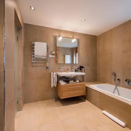 Shalimar Apartment *